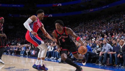  西亚卡姆准三双猛龙加时险胜76人保留希望