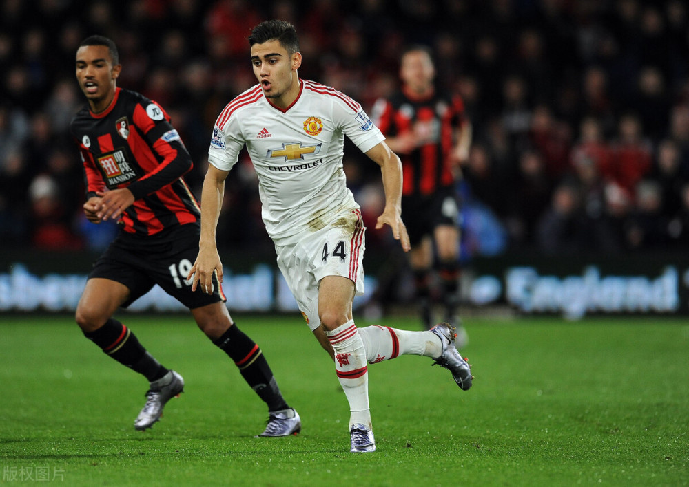  哈兰德戴帽曼城五球横扫伯恩茅斯登顶  