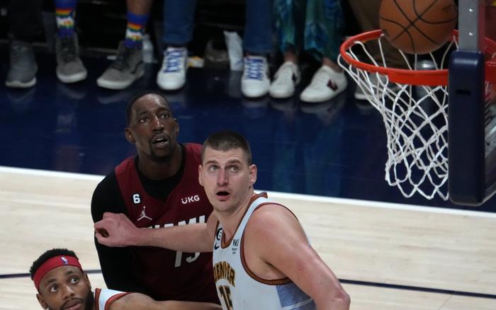  约基奇荣膺常规赛MVP称号  