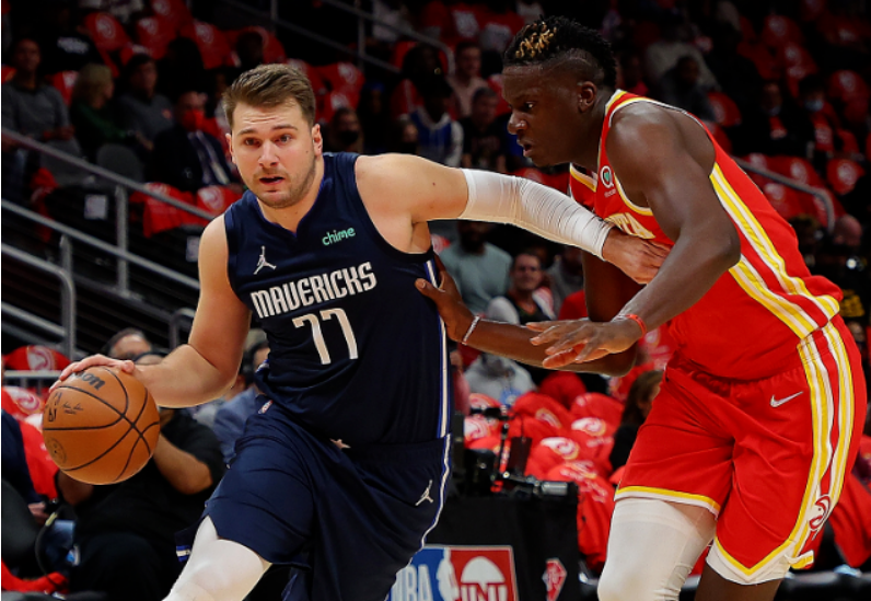  特雷杨42分对飙东契奇，老鹰加时胜独行侠  